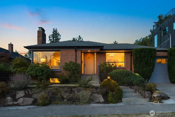 Welcome to 3848 29th Avenue West in Magnolia! Welcome to 3848 29th Avenue West in Magnolia!