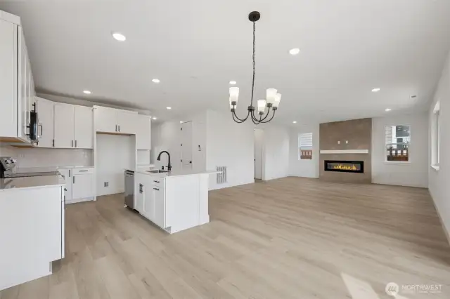 Actual Photos!! Ready to move in!