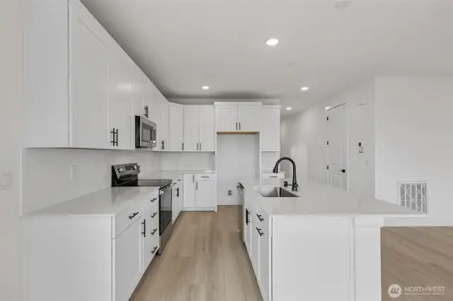 Actual Photos!! Ready to move in!