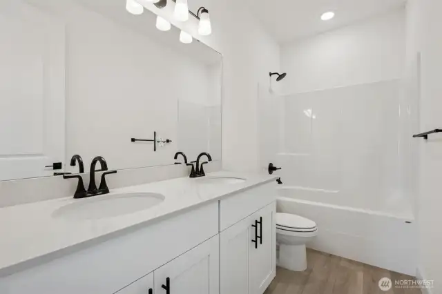 Actual Photos!! Ready to move in!