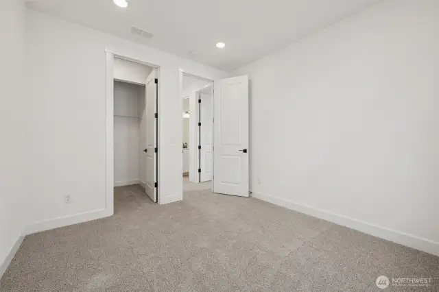 Actual Photos!! Ready to move in!