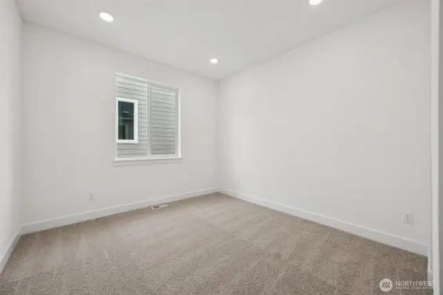 Actual Photos!! Ready to move in!