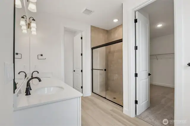Actual Photos!! Ready to move in!