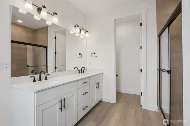 Actual Photos!! Ready to move in!
