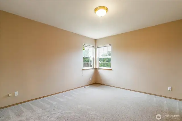 1st bedroom with new carpet