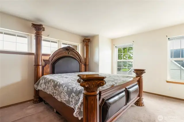 primary bedroom(king size bed pictured)