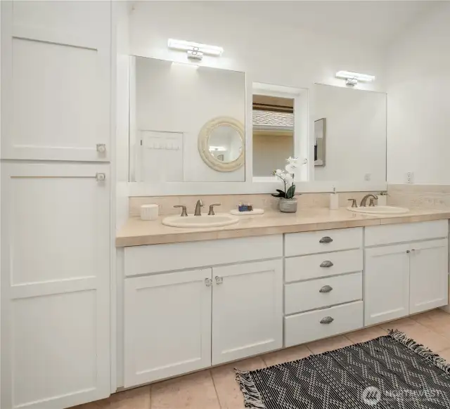 Primary en-suite bathroom.