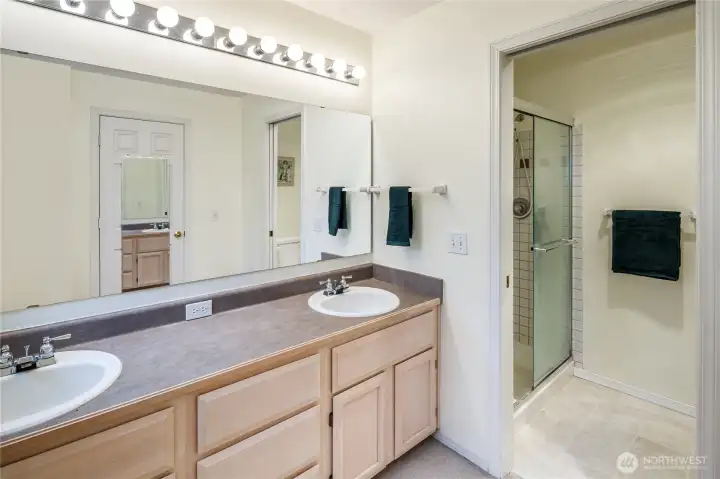 Shower/Toilet room separate.