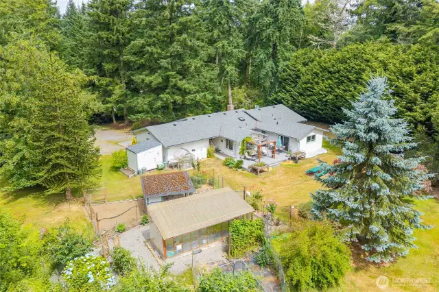 Sun drenched property, perfect for gardening! Enjoy the large greenhouse, garden shed and fenced garden.