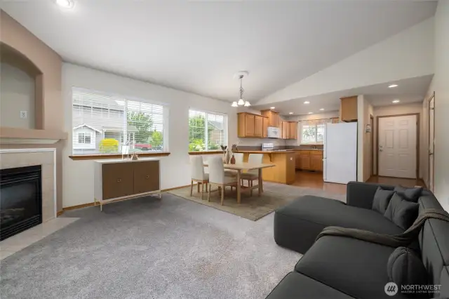 lg living room with vaulted ceilings