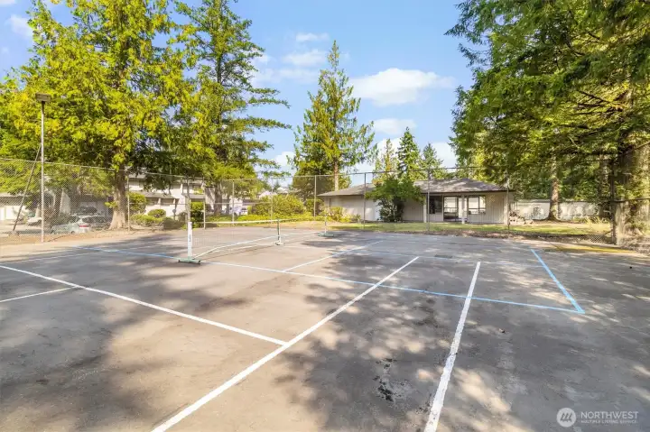 Lakeridge pickleball courts
