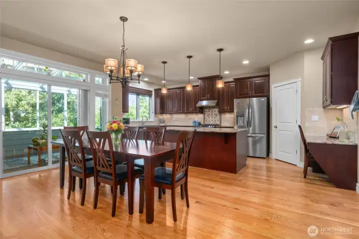 Note the desk to the right of the pantry.  'Command Central'...