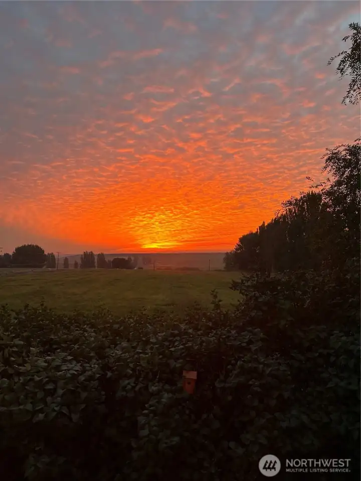 If you live here and are an early riser, this will be your gift every day.