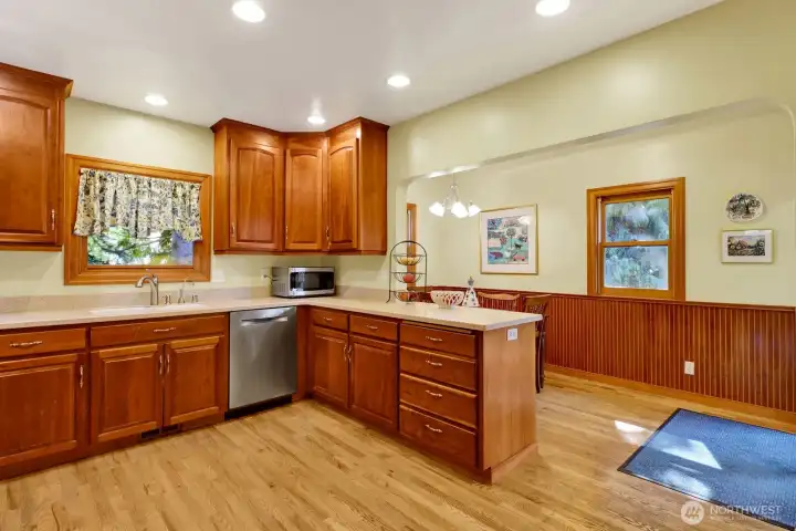 A large very functional kitchen