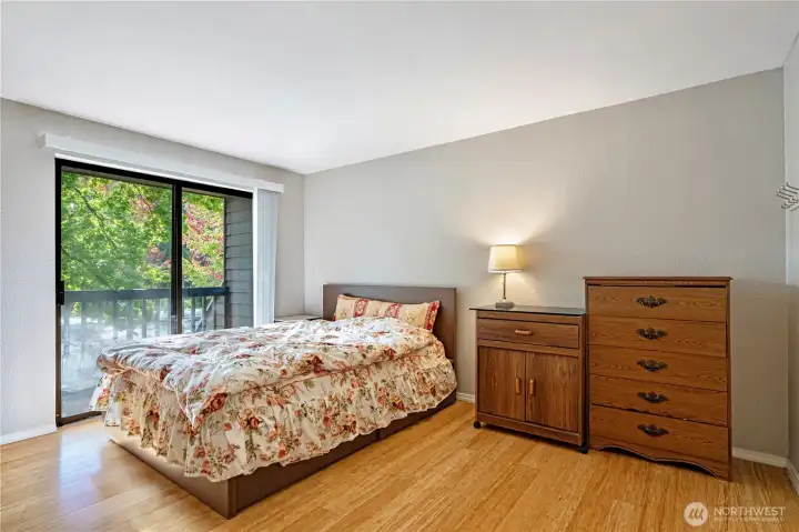 Primary bed w/ private balcony