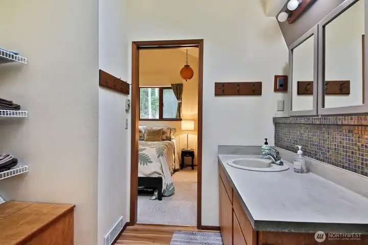 Shared bathroom - 2nd. level