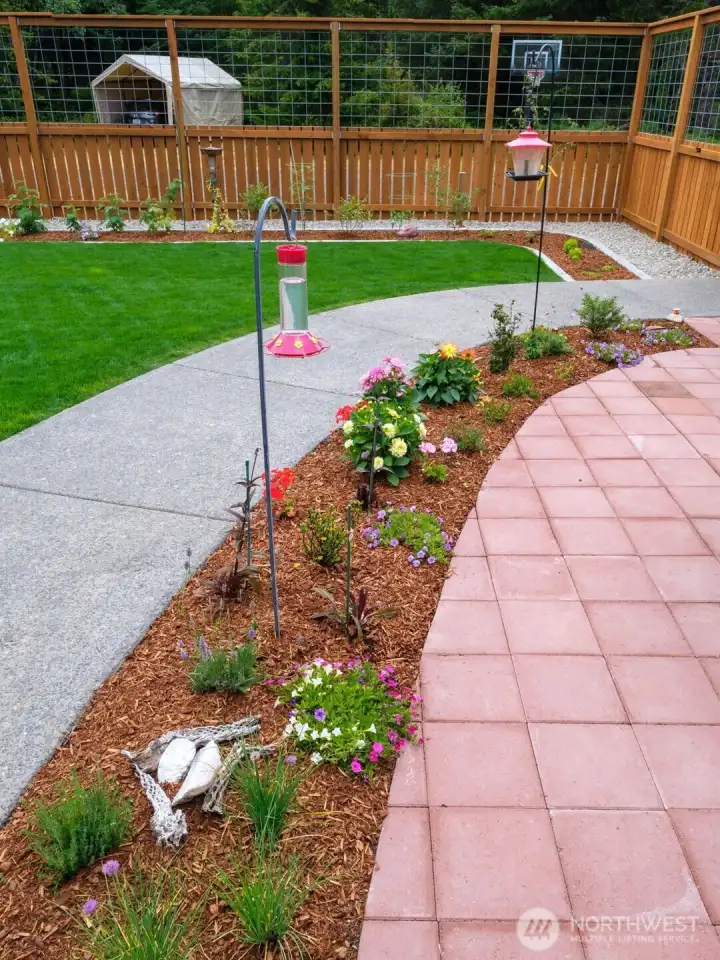 (this photo was supplied by the owner from an earlier date.)