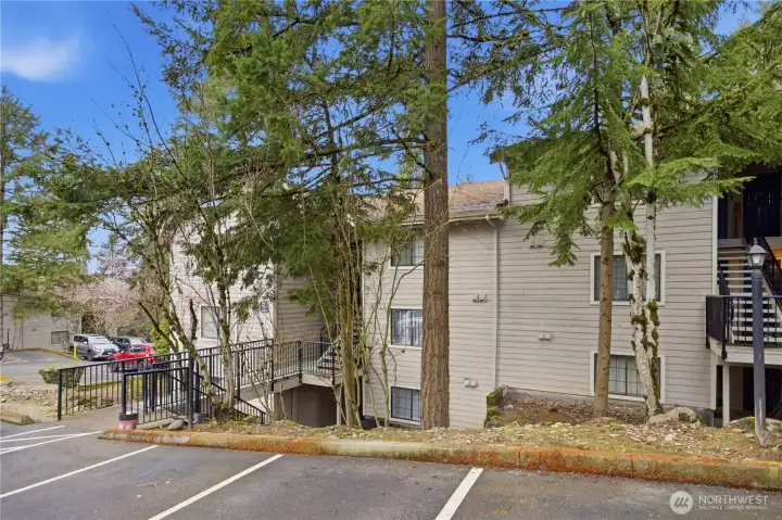 Building 12515 unit B11 lowerlevel.