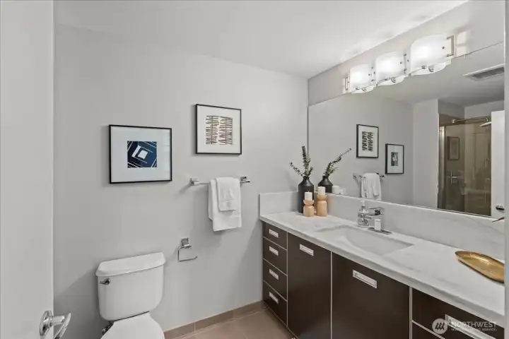 Beautiful chic ensuite bathroom.