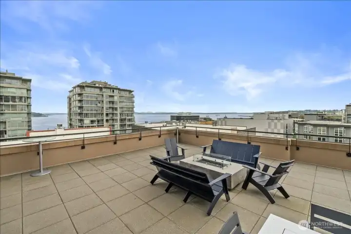 Host your next gathering in the 7th Floor Sky Lounge! Great views and everything you need for a great time.