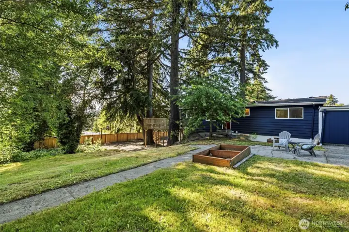 Want to relax and have your own garden then this is the place for you in Central Tacoma.