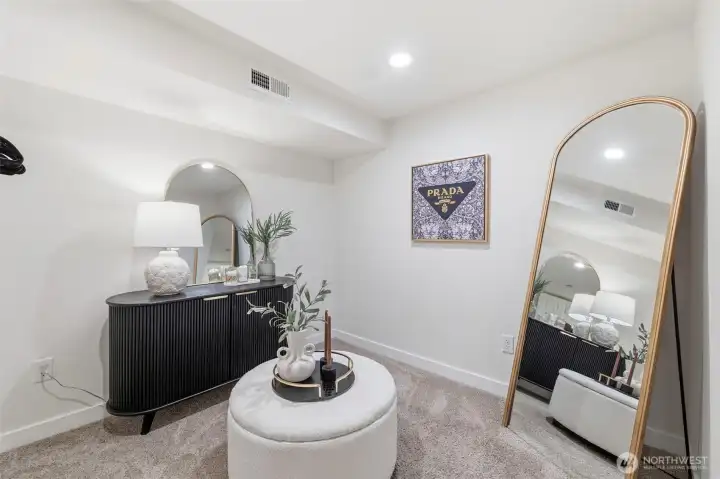 Primary ensuite closet/flex space bonus room.
