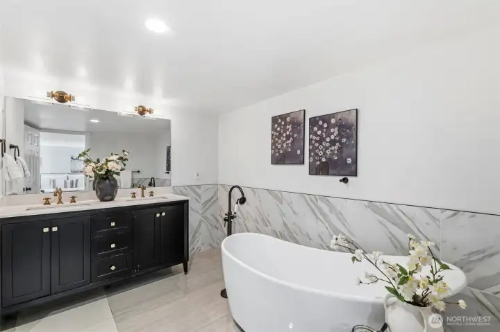 A large soaking tub in the primary bathroom. You can shower, you can soak its up to you.
