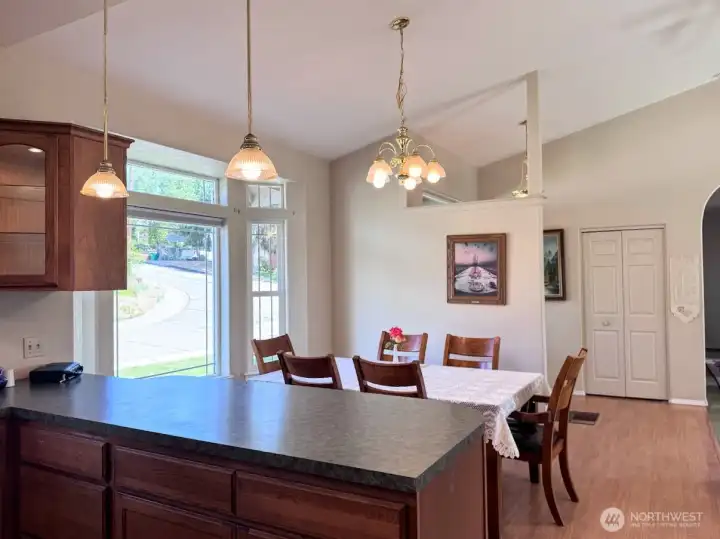kitchen eating bar & dining room
