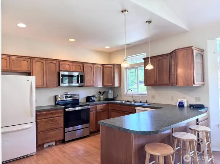 plenty of counter space in kitchen