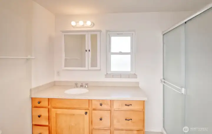 2nd level guest bath