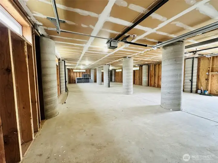 Amazing 6-car garage! All that extra space for beach toys!
