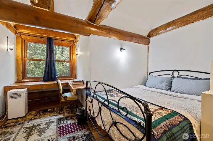 Upstairs bedroom with loft