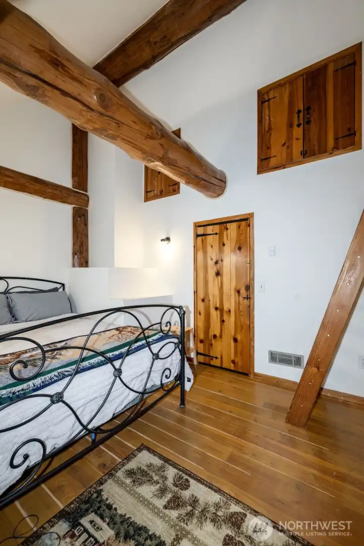 Upstairs bedroom with loft