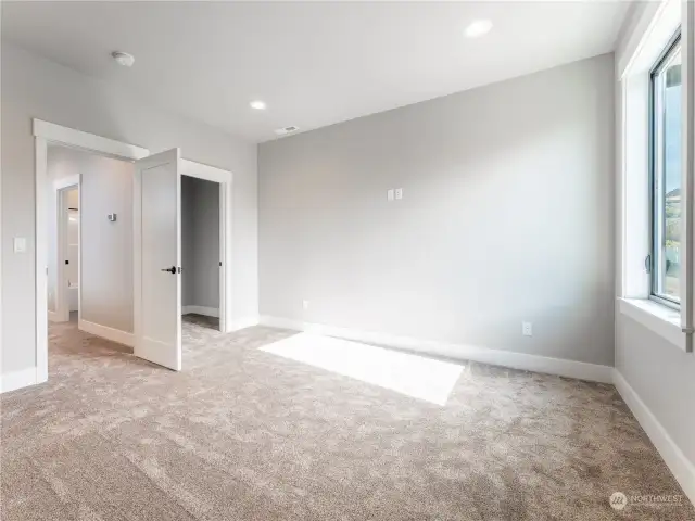 Bright and sunny third bedroom Upstairs