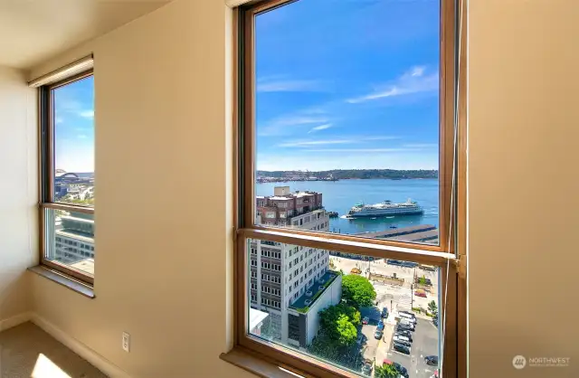 Showcasing sweeping views of Puget Sound from Rainier to the Olympics, live Seattle’s highlight reel from your light-infused, coveted SW corner residence at the Watermark Tower—a blank canvas awaiting your designer’s touch.