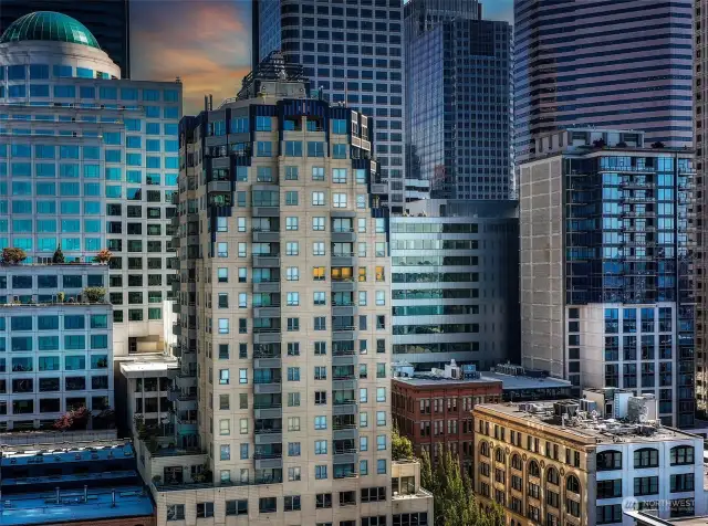 Designed by Bumgardner Architects for Cornerstone Development in 1983, the iconic Watermark Tower is a classic New York City-style deco-inspired building contributing timeless character to Seattle’s skyline. Delight in this rare, bright corner home with breathtaking sunsets to be enjoyed from both covered decks or indoors from the comfort of every room.