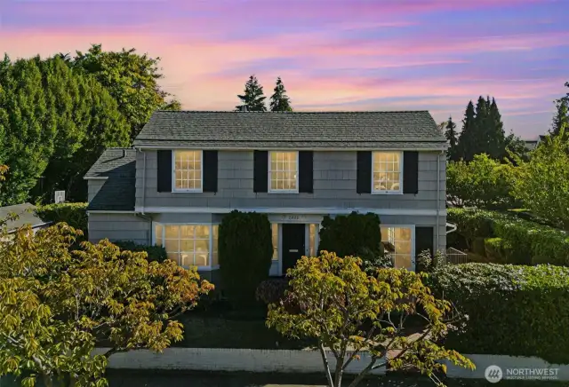 Peaceful neighborhood, extremely walkable!