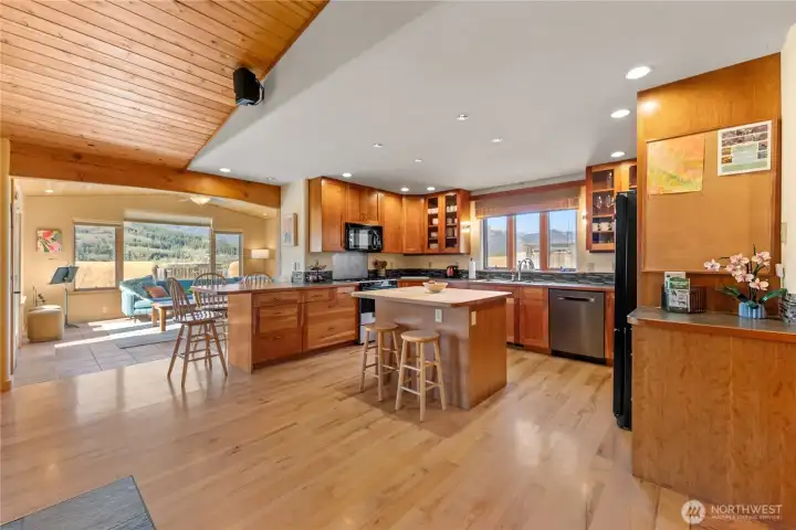 Glowing interior with windows in every direction! Open floorplan allows movement of people and pets. Great layout for big and small gatherings.