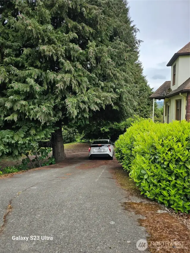 Shares Driveway, off of DesMoines Memorial Dr.