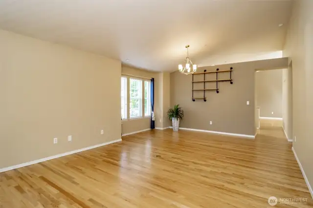 Note the added touch of 2" blinds.