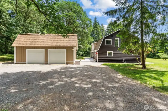 This property welcomes you with a long private drive, a spacious 3-car garage, and all the charm of PNW living. Whether you're storing gear, working on projects, or just enjoying the quiet, this space offers flexibility and freedom.