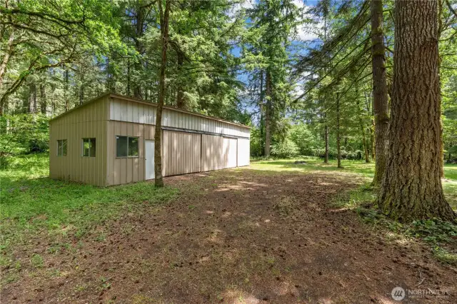 Tucked among the evergreens, this impressive 5-bay metal shop is a rare find for buyers seeking a home with shop space on acreage in Washington. Whether you're a hobbyist, contractor, or need secure storage for equipment, vehicles, or farm gear, this shop delivers functionality and privacy. Surrounded by nearly 10 acres of forested land, this detached outbuilding offers incredible flexibility for a home-based business, workshop, or even a future conversion space. This is a must-see for those searching for a private property with a large outbuilding in the Pacific Northwest.