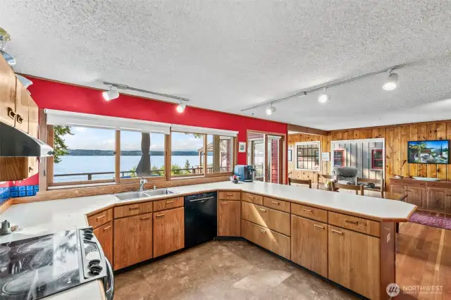 There is so much cabinet storage!