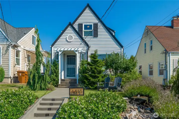 Stunning Craftsman retreat in the heart of Tacoma