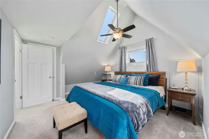 Primary bedroom w/Vaulted ceilings