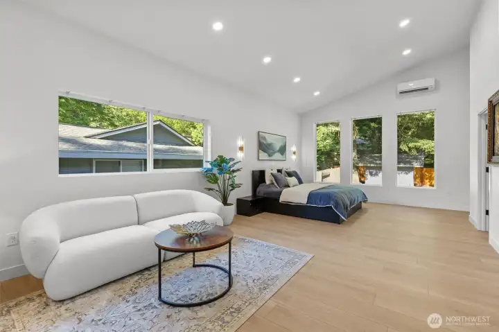 Primary bedroom w/ ensuite bath & walk-in closet Primary bedroom w/ ensuite bath & walk-in closet