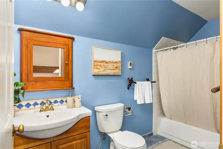 2nd. floor full bath