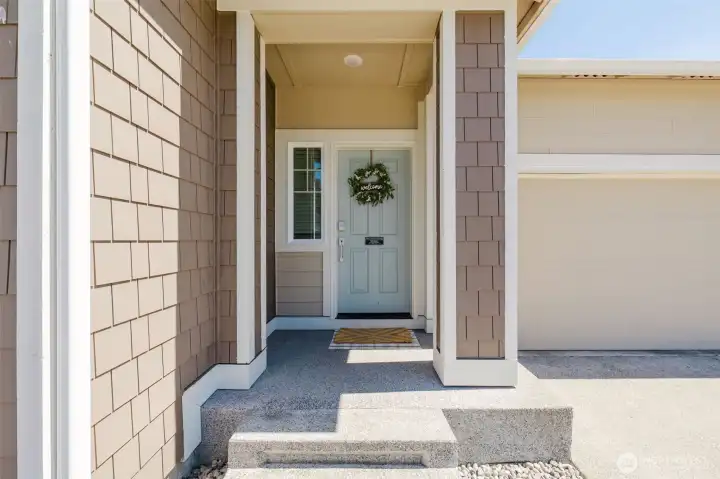 Beautiful front door welcomes you! Beautiful front door welcomes you!