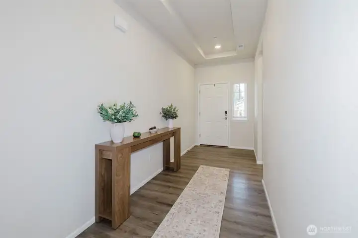 Large foyer is bright and inviting. Large foyer is bright and inviting.
