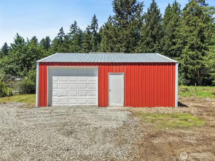 Garage/Shop with 220 volt 100amp service Garage/Shop with 220 volt 100amp service